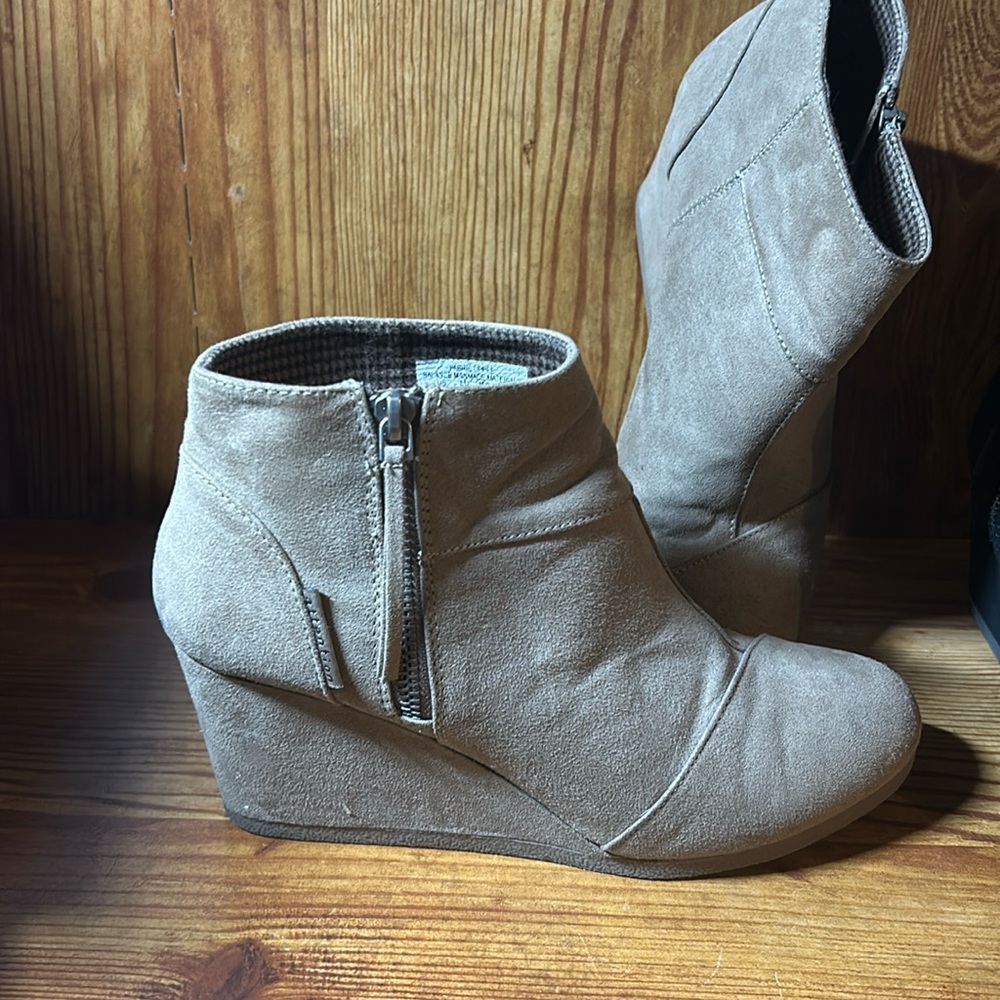 Tan Attent wedge booties women’s size 8, gently worn